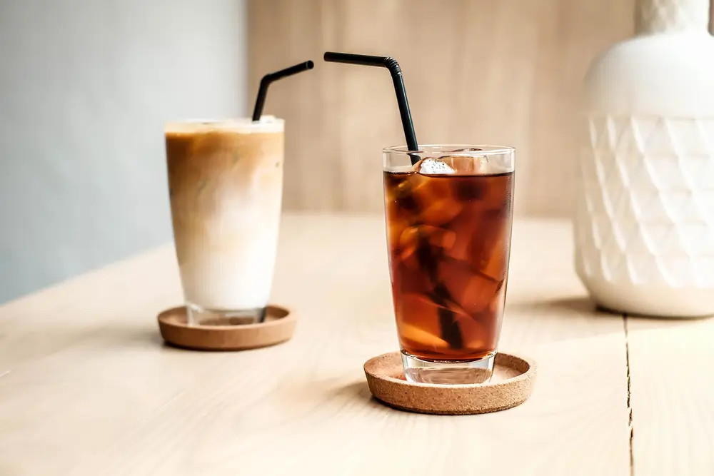 cold brew and iced coffee put on a table for a comparison